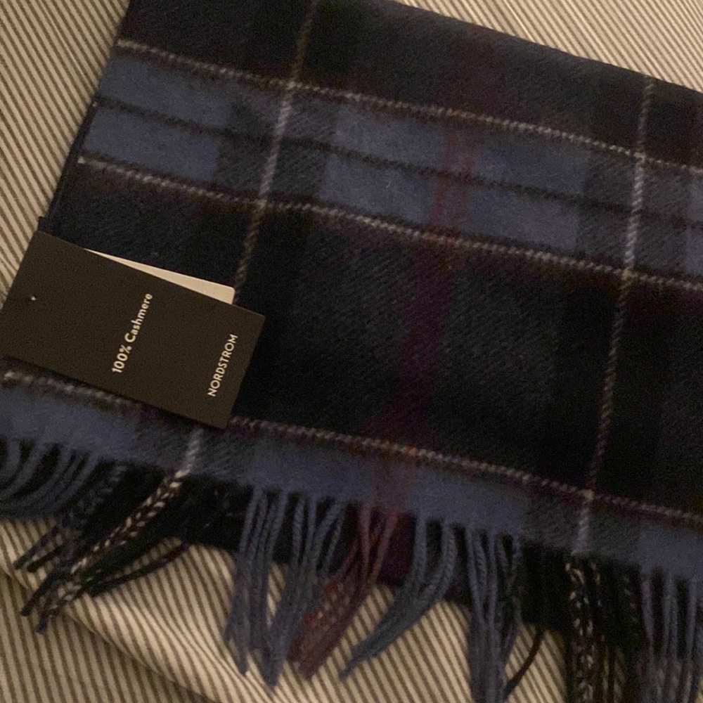New with tags Nordstrom cashmere scarf